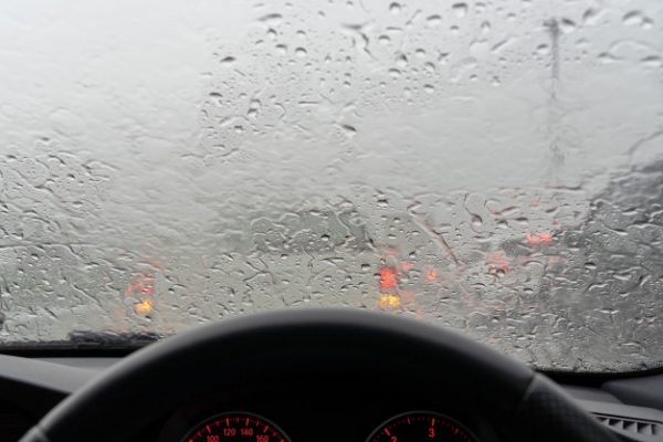 3 dicas básicas para dirigir na chuva
