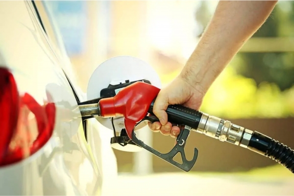 Por que carros rodam mais com gasolina do que com etanol?